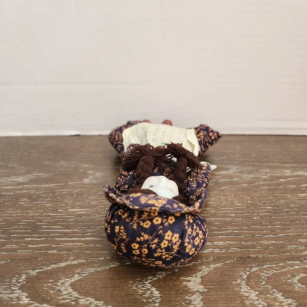 Unbranded vintage porcelain
